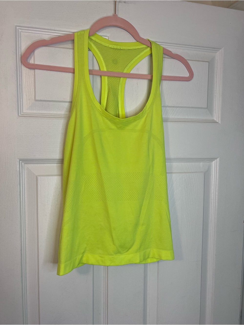 #681 Lululemon Swiftly Tech Racerback 2.0 Race Length Highlight Yellow Size 10 - Picture 3 of 5